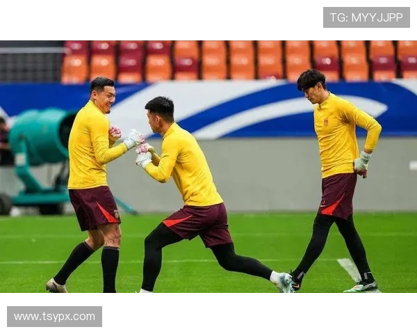 中国足球队备战世预赛全力以赴 新帅战术调整引发球迷热议