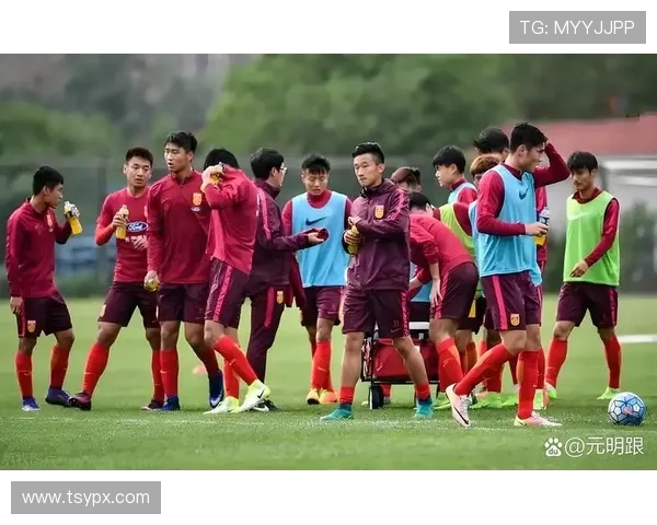 中国足球队备战世界杯预选赛新阶段 球员状态回暖教练组调整策略