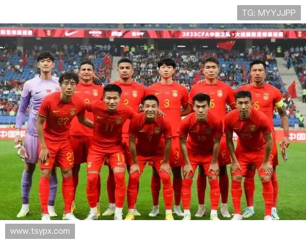 国足逆转取胜晋级亚洲杯四强全场鏖战展现团队精神与坚韧意志