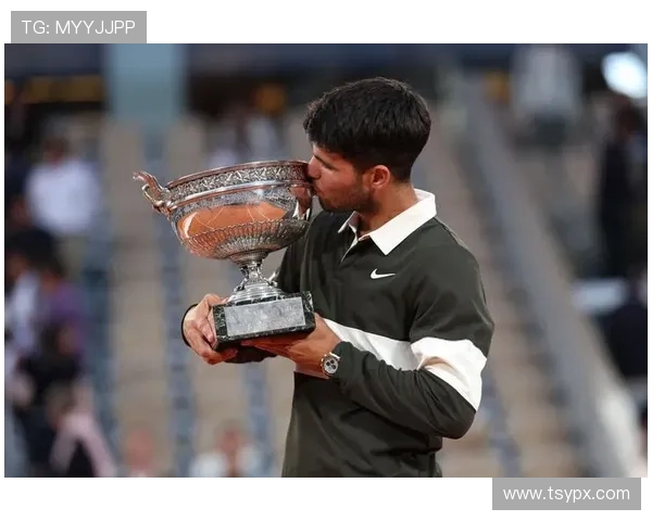 网球大满贯赛事最新动态：选手状态起伏不定，谁将笑傲群雄夺冠荣耀