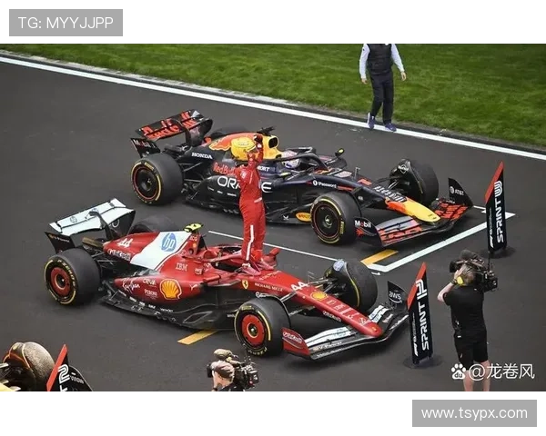 F1赛季最新动态：红牛车队强势领跑 法拉利迎来复苏势头