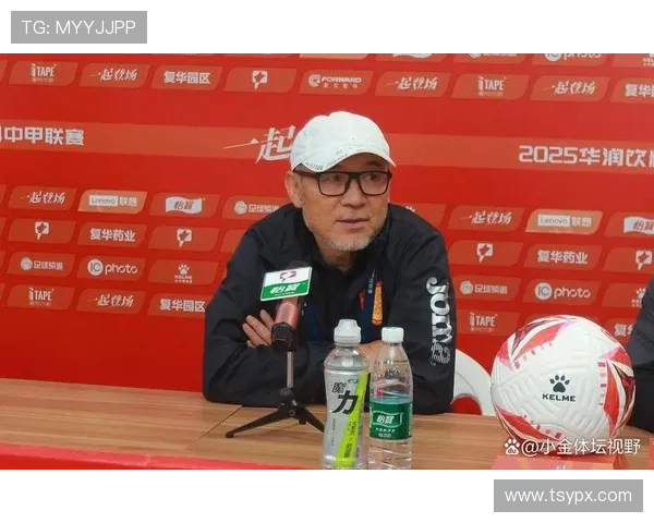 国家队迎来新帅执教中超联赛掀起转会热潮引发球迷热议新赛季前景