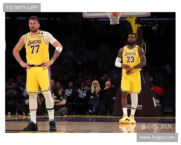 詹姆斯复出首战助湖人力克勇士 新赛季冠军争夺战再添悬念