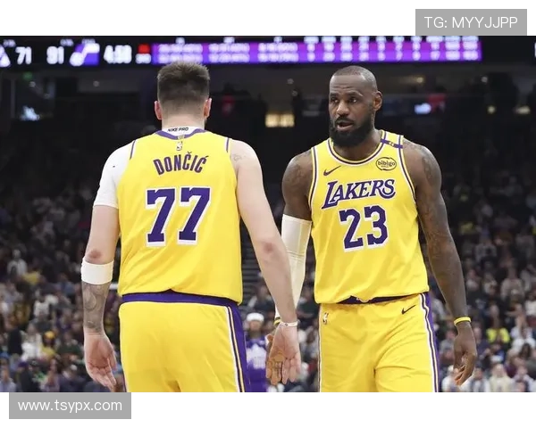 詹姆斯领衔湖人逆转强敌西部格局再起季后赛争夺波澜